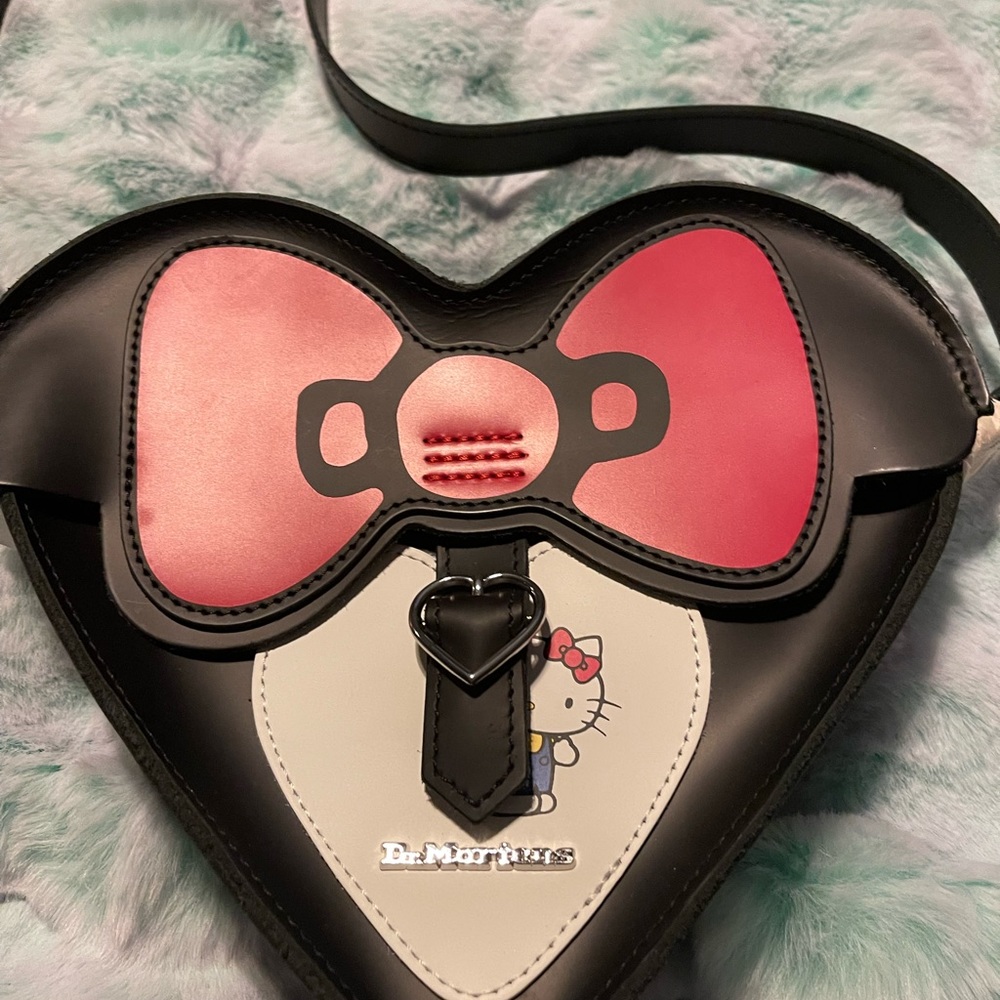 Dr martens hello kitty